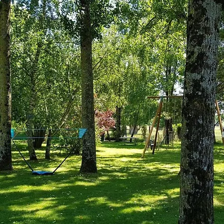 D'hotes Le Gachignard Bed & Breakfast 3*