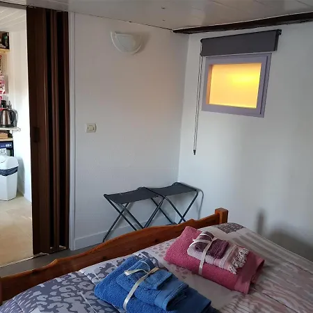 D'hotes Le Gachignard Bed & Breakfast