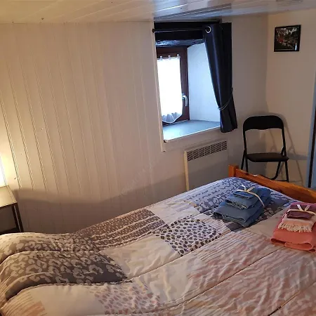 D'hotes Le Gachignard Bed & Breakfast